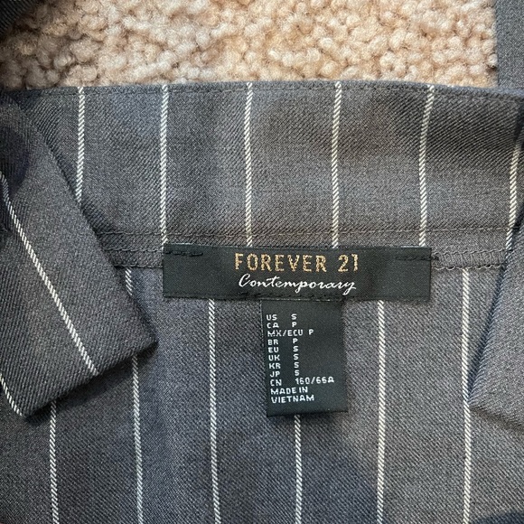 FOREVER 21 Junior Grey/White Pinstripe Suspender A-line skirt - Picture 3 of 9